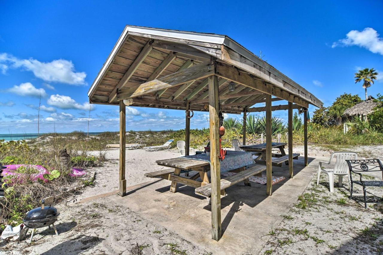 Sun-Soaked Coastal Hideaway - Steps To Beach! Клиъруотър Бийч Екстериор снимка
